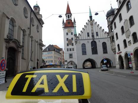 Blick vom Tal zum alten Rathaus